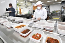 정선군 종합사회복지관, 지역 어르신들에게 밑반찬 전달