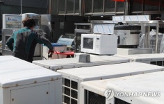 매장 앞에 쌓인 영업용 중고가전