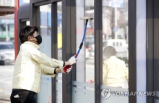 광주 북구, 봄맞이 버스 승강장 청소