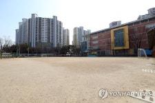 전례 없는 4월 개학