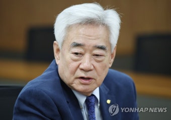 IOC 화상회의 앞두고 인터뷰하는 조정원 총재
