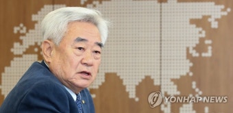IOC 화상회의 앞두고 인터뷰하는 조정원 총재
