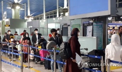 이란 교민, 코로나19 대피 전세기로 철수