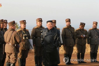 김정은, 코로나 와중 잇단 군사행보…