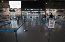 [르포] 44년 만에 전광판 꺼진 김해공항 국제선…출도착 0편