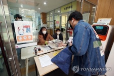 북 스루로 안심하고 책 빌리세요