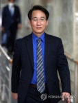 의원총회 참석하는 이원욱 의원