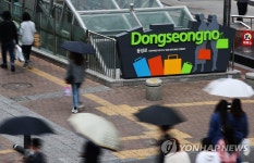 동성로 오가는 대구 시민들