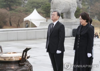 문 대통령, 서해수호의 날 기념식 분향