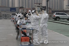 선별진료소가 된 병원 주차장