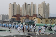 선별진료소가 된 병원 주차장