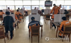 칸막이 설치된 소방서 구내식당