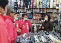 선거운동 시작…함께 민생현장 찾은 미래통합당과 미래한국당