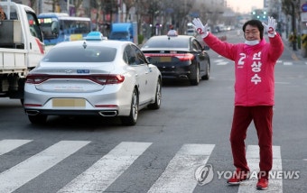 출근길 시민 지지 호소하는 안상수