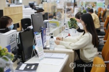 대구 중구청 민원실에 투명 가림판 설치