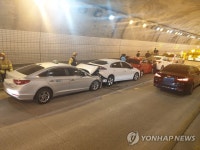 울산 무룡터널 내 차량 5중 추돌