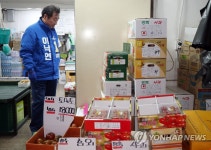 이낙연 후보, 창신골목시장 방문