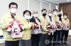 화훼 농가 돕고, 직원 격려하고