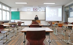 온라인 개학 교실엔 선생님만