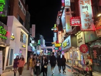 서울 유흥가 영업중단명령에 썰렁…대학가 실내포차는 북적