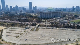 이번 주말도 서울 여의도 꽃길 통제…주차장·버스정류장 폐쇄