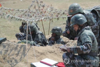 김정은, 최고인민회의 앞두고 포사격 훈련 지도