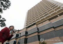 호텔 객실 테라스 콘서트 감상
