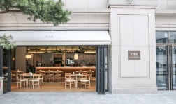 현대백화점 미아점, 출입구 쪽 식음료 매장으로 차별화