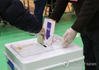 소중한 한 표를 행사하는 유권자