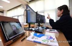 컴퓨터 화면 속으로 만나는 아이들