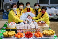 충북 영동 9남매 막둥이 백일잔치 열어준 대한적십자봉사회