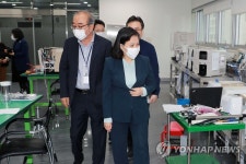 원봉 기술연구소 방문한 유명희