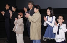 영화 저 산 너머 주역들