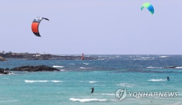 바람과 파도를 즐기다