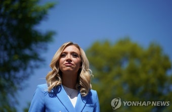 새 백악관 대변인 등판…