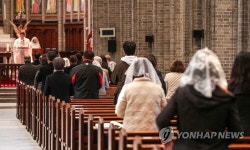 사회적 거리 둔 미사