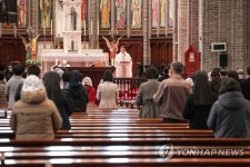 사회적 거리 둔 미사