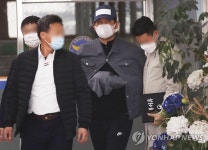 묵묵부답 김봉현 회장
