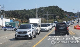 나들이객 귀가 차량으로 꽉 막힌 안면도 도로