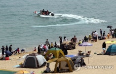 모터보트에 몸을 싣고