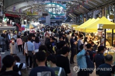 다시 불 밝힌 대구 서문시장 야시장