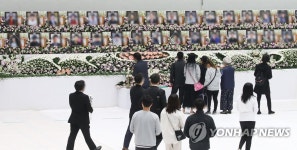 추모 발길 이어지는 이천 물류센터 화재 합동분향소