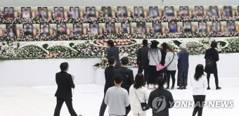 추모 발길 이어지는 이천 물류센터 화재 합동분향소