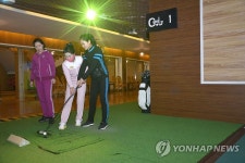 북한 매체, 양덕온천문화휴양지 띄우기…실내골프 시설도