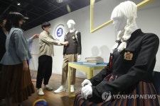 실용성과 디자인 겸비한 한복교복