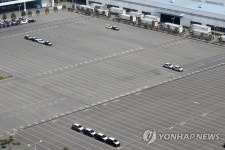 한산한 기아차 광주2공장 주차장