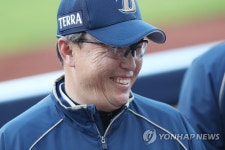 활짝 웃는 NC 이동욱 감독