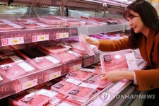 롯데마트, 가정의 달 맞이 국내산 돼지고기 할인 판매