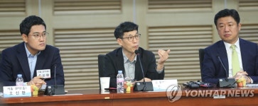 진중권, '길 잃은 보수정치' 토론회 참석