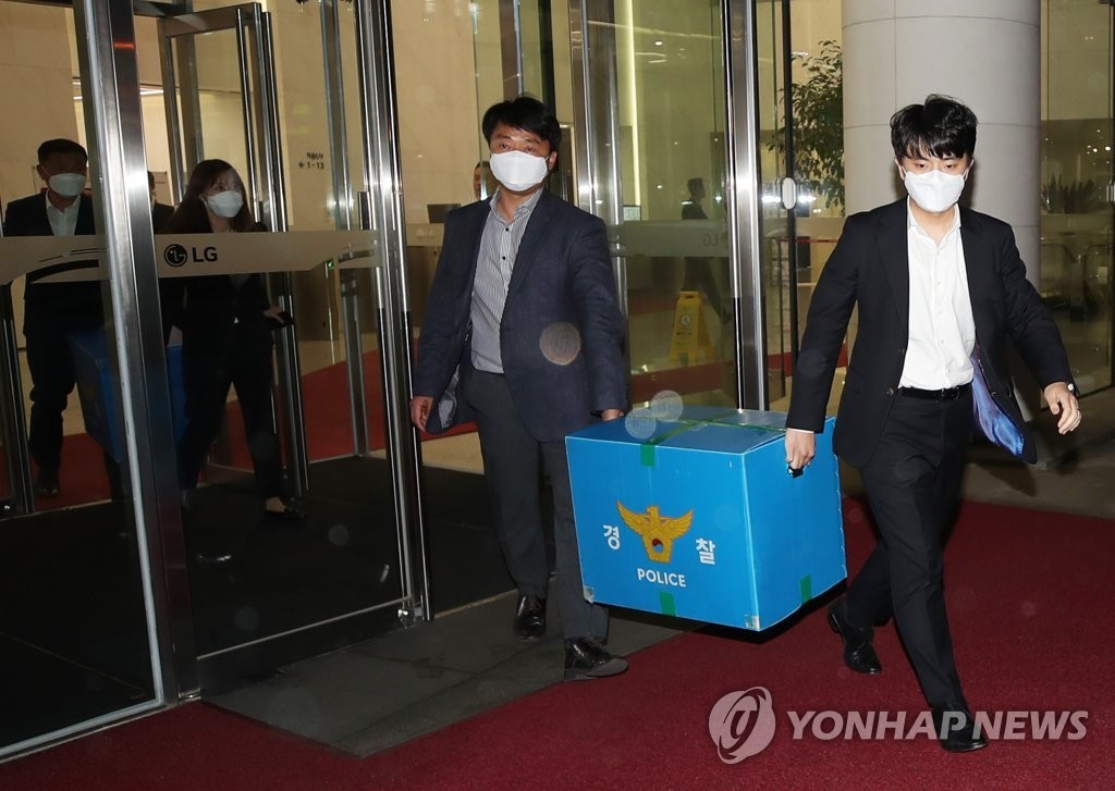 윤석열 대통령 안가 압수수색 과정 파악 위해 경찰 수사 진행중